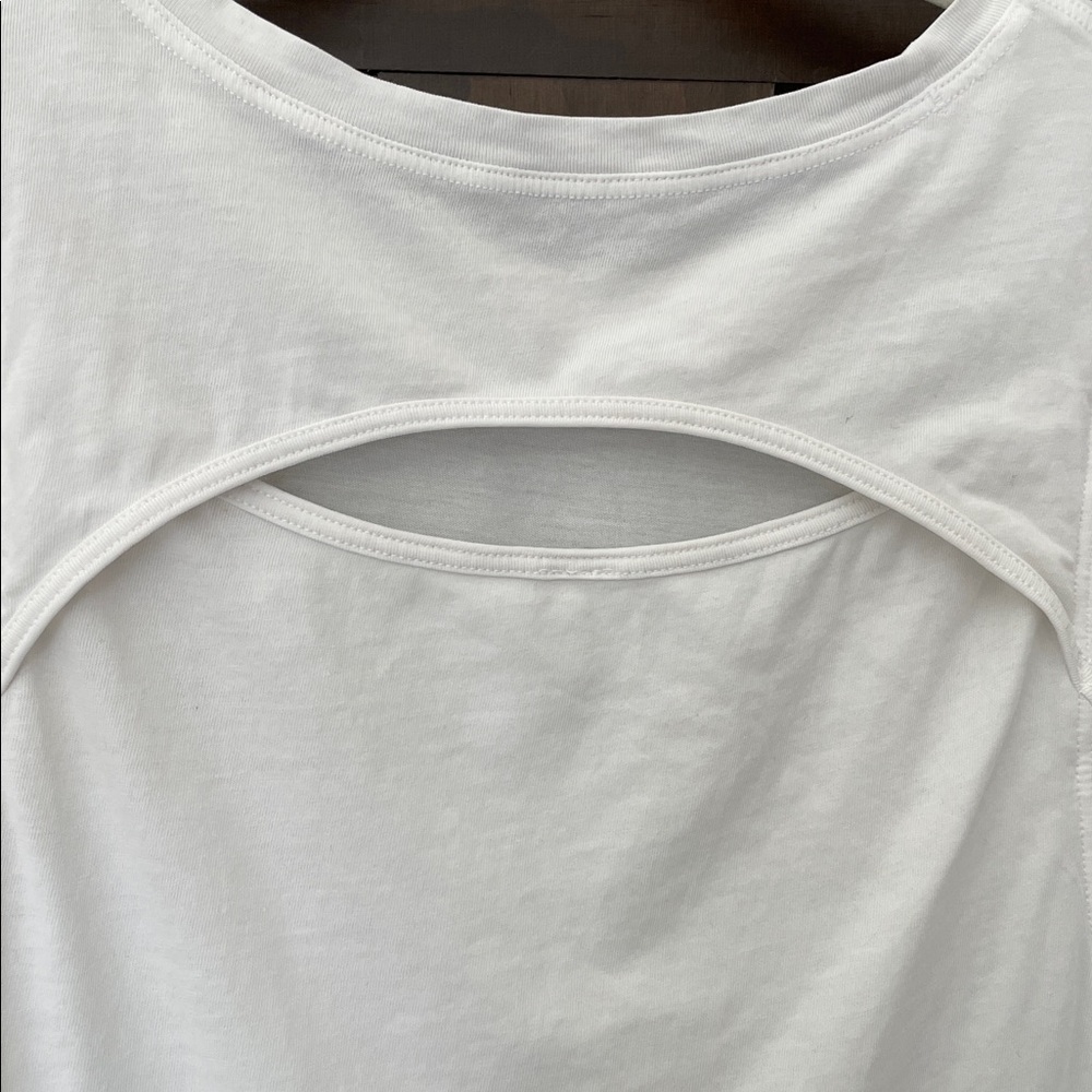 Lululemon Cut Back Crop Tank - White Size 4 - Picture 5 of 7